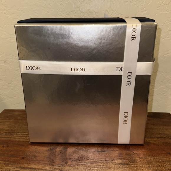 Dior Blue Gift Box with Tissue and Ribbon - Picture 4 of 11